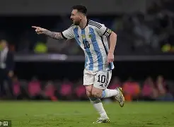 平博体育-梅西帽子戏法成名之战